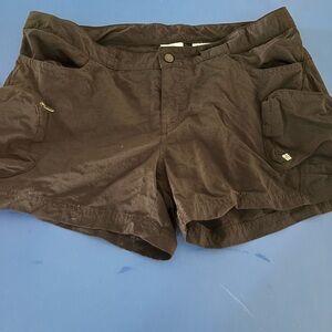 Columbia Women's black Cargo Shorts M